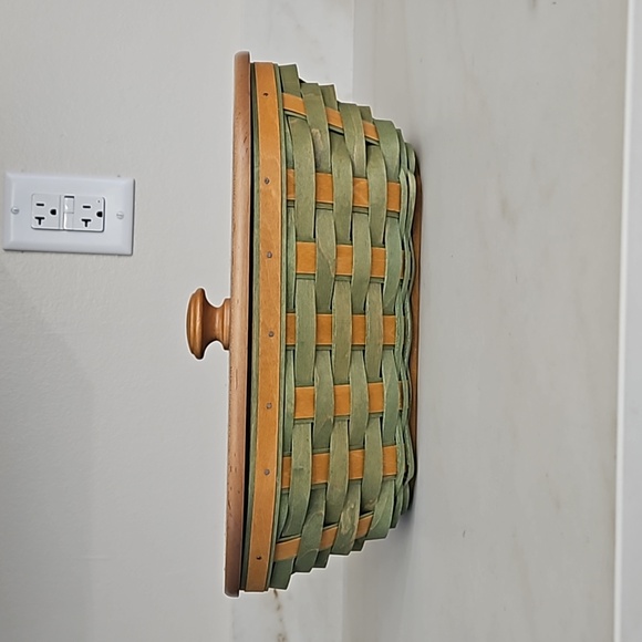 Longaberger Basket with Lid - Picture 8 of 8